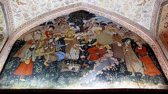 islam sanatından örnek iran isfahan duvar resmi fresk