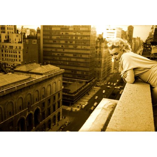 Marilyn Monroe Brooklyn'de Bir Teras Posteri Marilyn Monroe Brooklyn'de Bir Teras Posteri