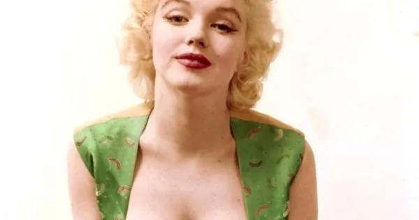 Marilyn Monroe Green Dress Poster, Canvas Paintings | Arthipo Marilyn Monroe Green Dress Poster, Canvas Paintings | Arthipo