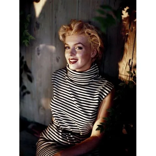 Marilyn Monroe Çizgili Elbise Posteri Marilyn Monroenun ünlü çizgili elbise fotoğrafı, yüksek kaliteli kanvas tablo ve