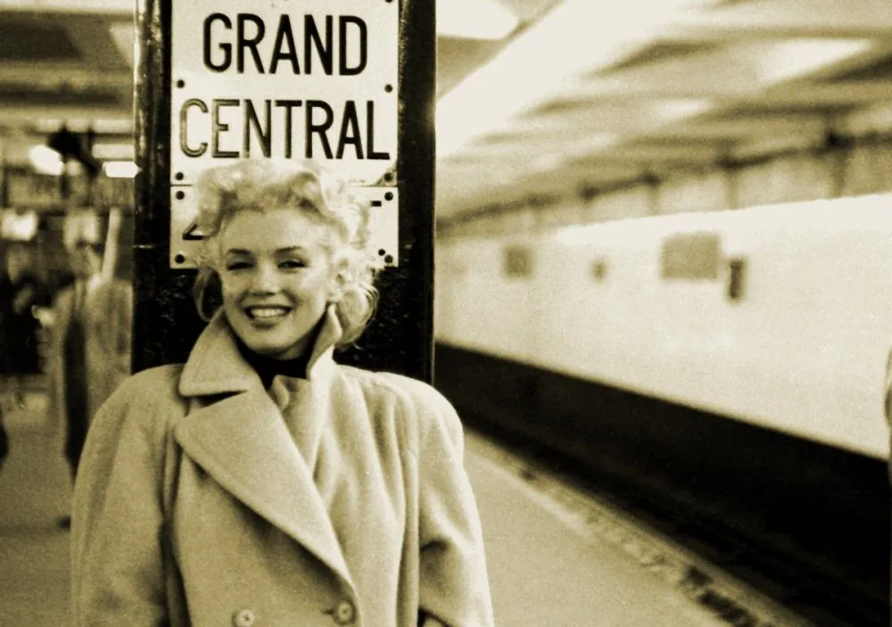 pmari53-marilyn-monroe-on-