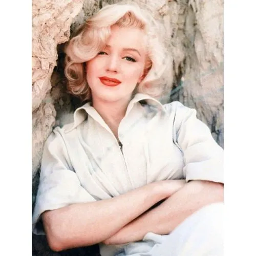 Marilyn Monroe Potre 16 Marilyn Monroe Portre 16, ikonik aktrisin karakteristik gülümsemesini ve esrarengiz bakışlarını
