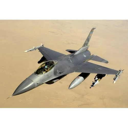 F-16 Savaşçı Posteri F-16 Savaşçı Posterinde, F-16 uçağının dinamik ve etkileyici görüntüsü yüksek