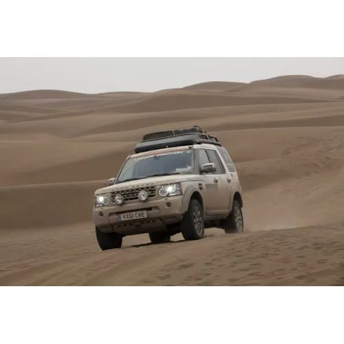 Safaride Land Rover Araba Posteri Safaride Land Rover araba posteri, yüksek kaliteli kanvas baskı olarak satışta