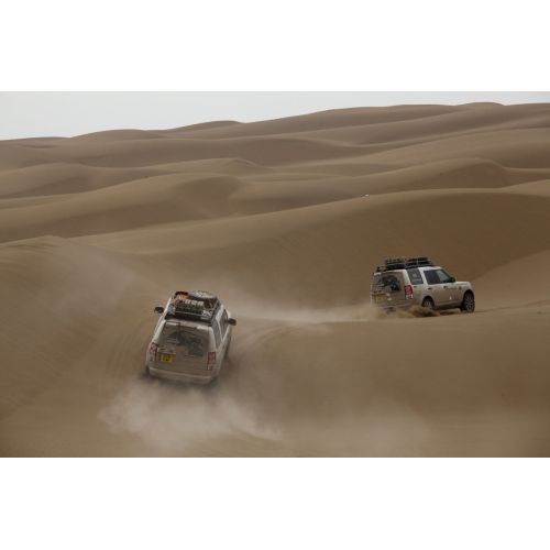 Çölde Land Rover Araba Posteri Çölde Land Rover Araba Posteri