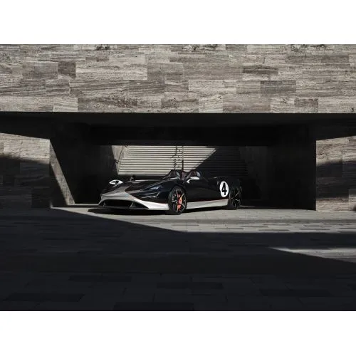 Mclaren Elva Araba Posteri 3 McLaren Elva araba posteri, üstün performansı, şık tasarımı ve benzersiz açık kabin