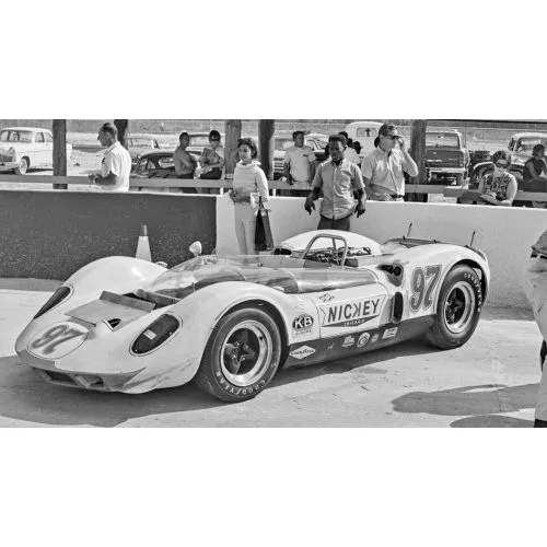 Mclaren Elva Mark 1 Eski Yarış Arabası Posteri Mclaren Elva Mark 1 eski yarış arabası posteri, kanvas baskı olarak