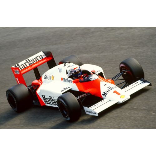 Malbora İle Mclaren Formula F1 Yarış Arabası Posteri Malbora İle Mclaren Formula F1 Yarış Arabası Posteri