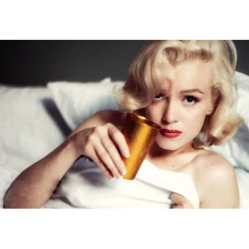 Marilyn Monroe, Sabah Marilyn Monroe, Amerikalı bir aktris ve şarkıcıdır. O güzelliği ve yeteneğiyle 1950lerin en
