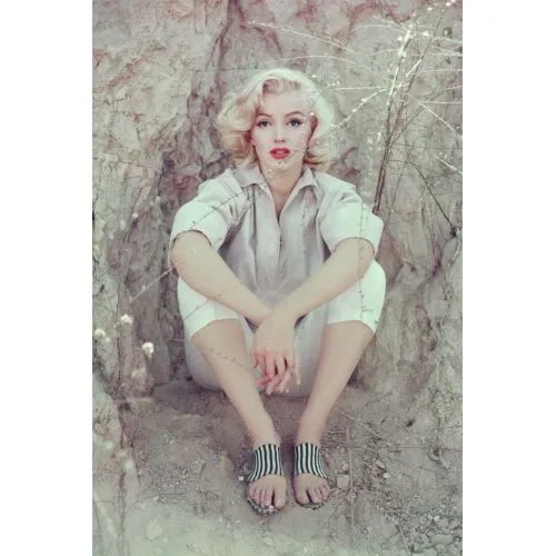 Marilyn Monroe Şemsiye İle Sahilde Marilyn Monroe şemsiye ile sahilde çekilmiş ikonik bir fotoğraftır. Bu fotoğraf kanvas