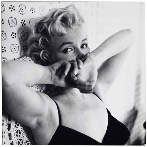 Marilyn Monroe Eller Marilyn Monroe Eller, Amerikalı ünlü bir oyuncu, şarkıcı ve modeldir. Oynadığı filmler ve sahne