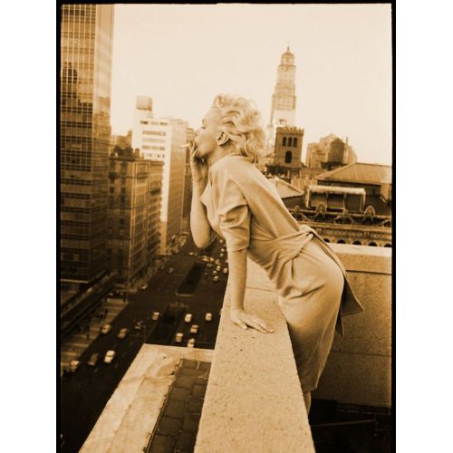 Marilyn Monroe Sigara İçerken