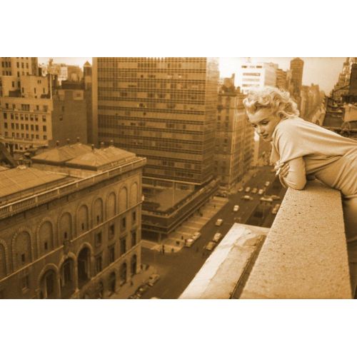 Marilyn Monroe Brooklyn'de Bir Balkonda 2 Marilyn Monroe Brooklyn'de Bir Balkonda 2