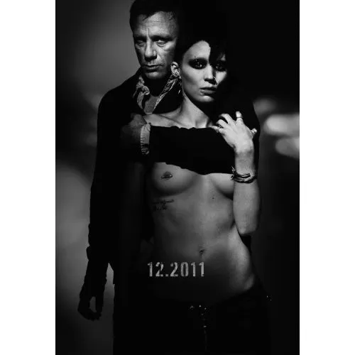 Ejderha Dövmeli Kız 2 Film Posteri Devam filmi, Lisbeth Salanderin heyecan verici hikayesini titiz yönlendirme altında