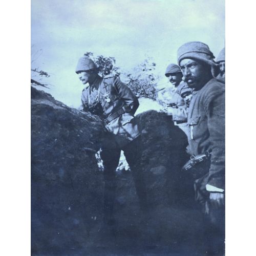 Mustafa Kemal Atatürk, Çanakkale Siperlerinde Askerler İle Birlikte 1915 Mustafa Kemal Atatürk, Çanakkale Siperlerinde Askerler İle Birlikte 1915