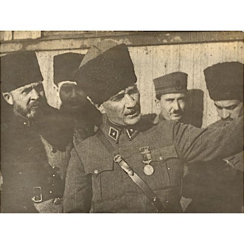 Mustafa Kemal Atatürk, Milli Mücadele İle İlgili Konuşurken Mustafa Kemal Atatürk, Milli Mücadele İle İlgili Konuşurken