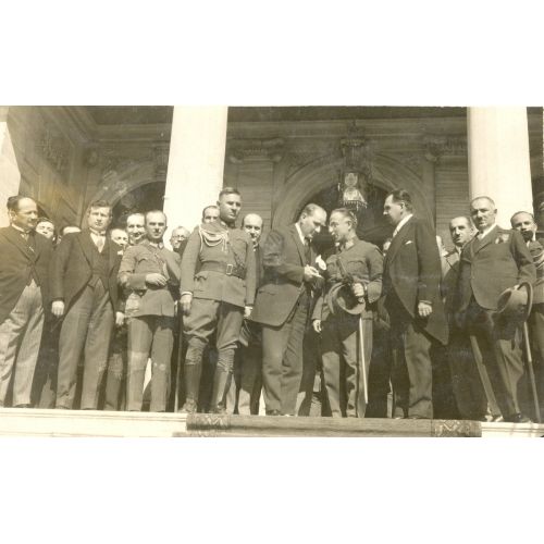 Mustafa Kemal Atatürk, Bir Heyetle Mustafa Kemal Atatürk, Bir Heyetle