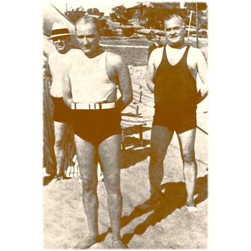 Mustafa Kemal Atatürk, Salih Bozok Ve Kılıç Ali Florya Sahilindeler Mustafa Kemal Atatürk, Salih Bozok Ve Kılıç Ali Florya Sahilindeler