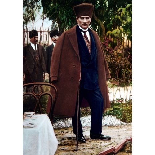 Mustafa Kemal Atatürk, Ayakta Palto Ve Bastonla Mustafa Kemal Atatürk, Ayakta Palto Ve Bastonla
