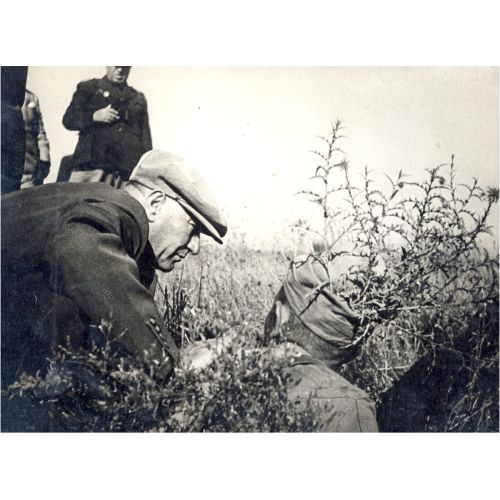Mustafa Kemal Atatürk, Trakya Manevralarında Siperde Bir Asker İle Konuşurken Mustafa Kemal Atatürk, Trakya Manevralarında Siperde Bir Asker İle Konuşurken