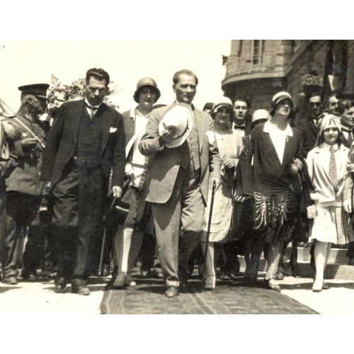 Mustafa Kemal Atatürk, Türk Medeni Kanununun Kabulü 17 Şubat 1926 Mustafa Kemal Atatürk, Türk Medeni Kanununun Kabulü 17 Şubat 1926