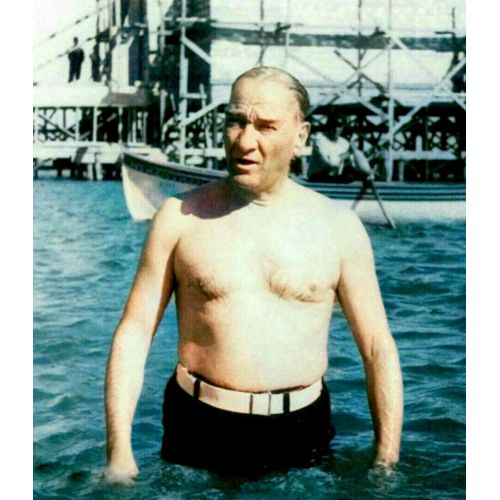 Mustafa Kemal Atatürk, Yüzerken Renkli Mustafa Kemal Atatürk, Yüzerken Renkli