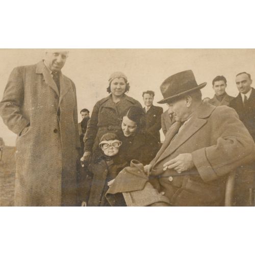 Mustafa Kemal Atatürk, Kızı Pilot Gözlüklü Mustafa Kemal Atatürk, Kızı Pilot Gözlüklü