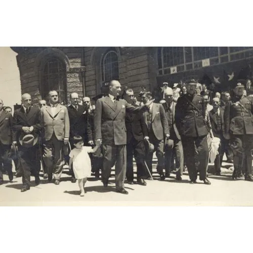 Mustafa Kemal Atatürk, Manevi Kızı Ülküyle Mustafa Kemal Atatürk Mustafa Kemal Atatürk, Manevi Kızı Ülküyle Mustafa Kemal Atatürk, Türkiye Cumhuriyetinin kurucusu ve ilk
