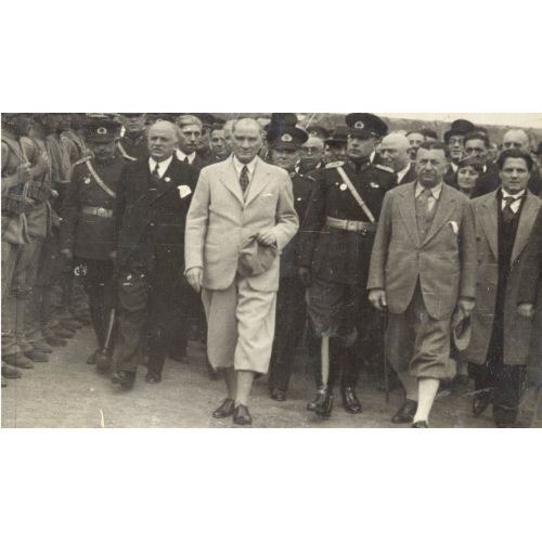 Mustafa Kemal Atatürk, Trabzon'da Törenle Karşılanaşı 1937 Mustafa Kemal Atatürk, Trabzon'da Törenle Karşılanaşı 1937