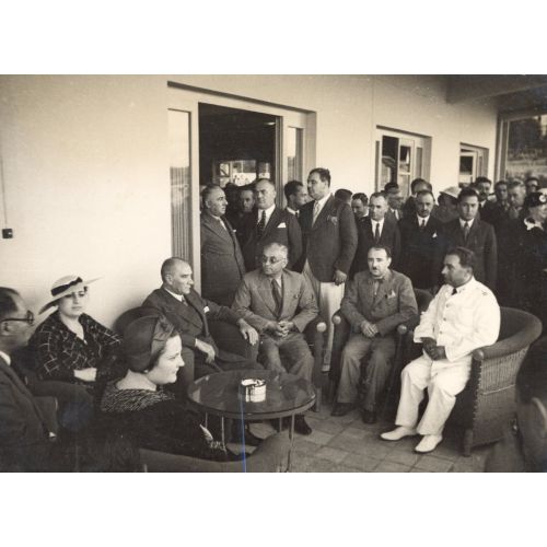 Mustafa Kemal Atatürk, Celal Bayar İle Moda Deniz Kulübünde Mustafa Kemal Atatürk, Celal Bayar İle Moda Deniz Kulübünde