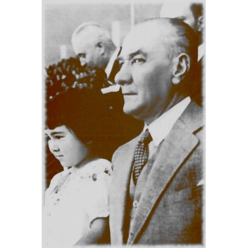 Mustafa Kemal Atatürk, Küçük Ülkü'yle Mustafa Kemal Atatürk, Küçük Ülkü'yle