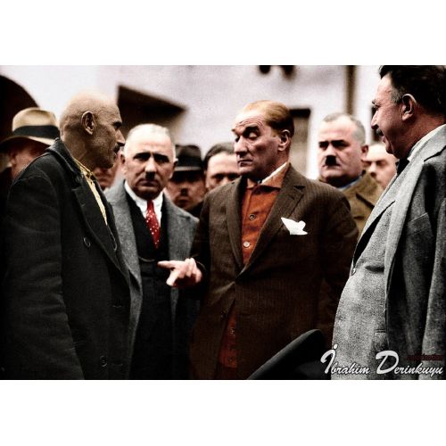 Mustafa Kemal Atatürk, Bir Vatandaşı Dinliyor Mustafa Kemal Atatürk, Bir Vatandaşı Dinliyor