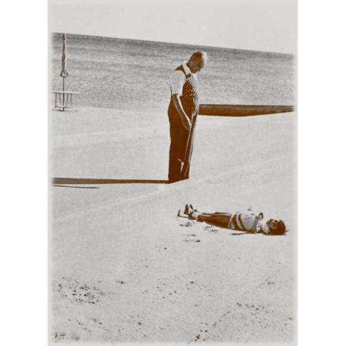 Mustafa Kemal Atatürk, Manevi Kızı Ülkü İle Florya İstanbul Mustafa Kemal Atatürk, Manevi Kızı Ülkü İle Florya İstanbul