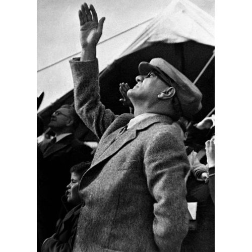 Mustafa Kemal Atatürk, Gökyüzüne Bakarken Mustafa Kemal Atatürk, Gökyüzüne Bakarken