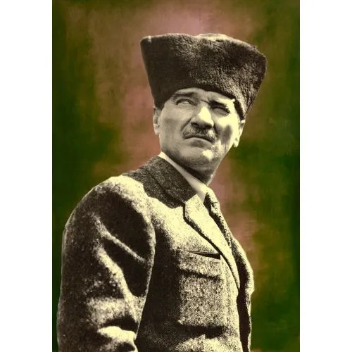 Mustafa Kemal Atatürk, Portre 9 Mustafa Kemal Atatürk, Portre 9 etkileyici ve dramatik bir profil sunar. Bu fotoğraf
