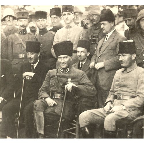 Mustafa Kemal Atatürk, Halkla Beraberken Mustafa Kemal Atatürk, Halkla Beraberken