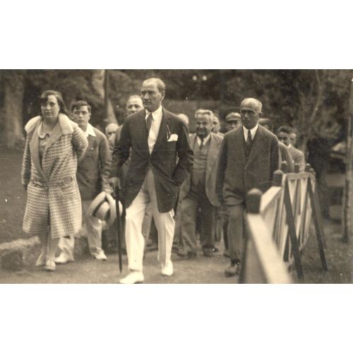 Mustafa Kemal Atatürk, Yürüyüş Sırasında Mustafa Kemal Atatürk, Yürüyüş Sırasında