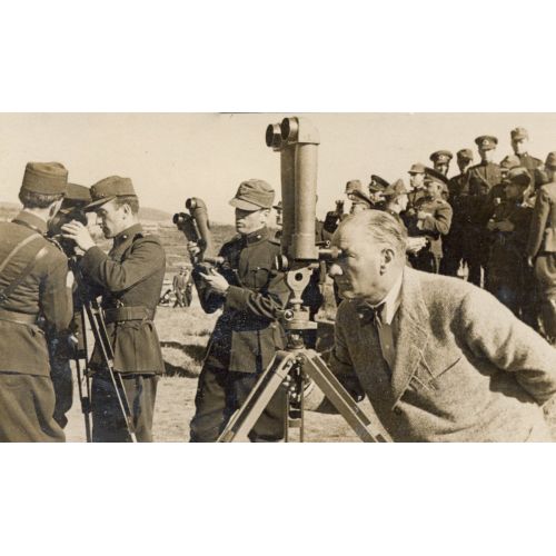 Mustafa Kemal Atatürk, Tatbikatta Mustafa Kemal Atatürk, Tatbikatta