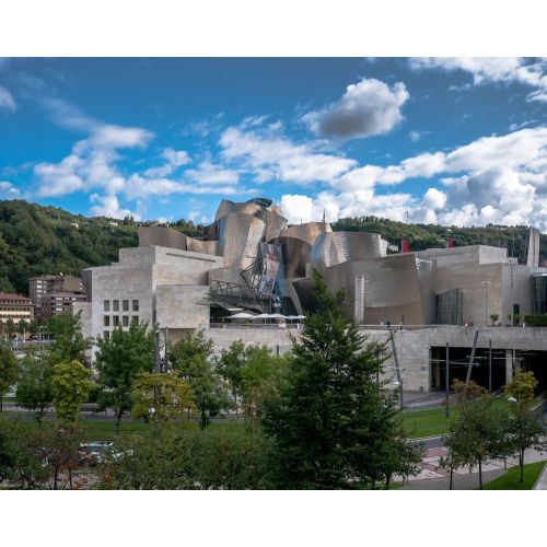Guggenheim Müzesi Bilbao Posteri Guggenheim Müzesi Bilbao Posteri, müzenin modern mimarisi ve etkileyici manzarasını