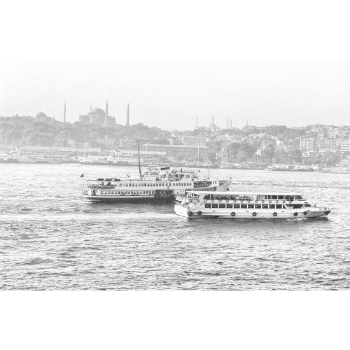 Istanbul Topkapi Palace Poster The Istanbul Topkapi Palace Poster features a vintage design showcasing the iconic architecture