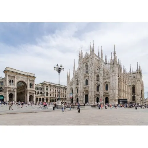 Milano Katedrali Posteri Milano Katedrali Posterinde, gothic tarzda inşa edilmiş muhteşem katedralin etkileyici manzarası