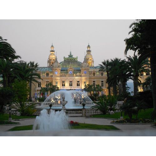 Monte Carlo Gazinosu Posteri Monte Carlo Gazinosu Posteri, lüks ve gösterişli bir mekanı yansıtan renkli ve etkileyici bir