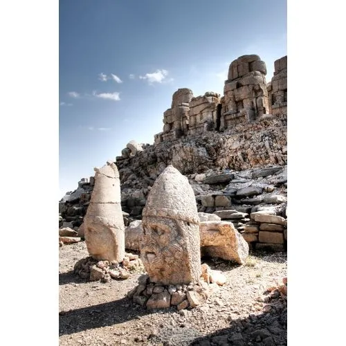 Nemrut Dağı Posteri 2 Nemrut Dağı Posteri 2, büyüleyici bir manzarayı yüksek çözünürlükte sunmaktadır. Bu