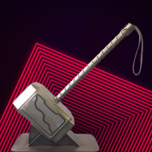 Thor Hammer Mjolnir, Uğur Okide Heykel Thor Hammer Mjolnir, Uğur Okide Thor Hammer Mjolnir. Kendi ağırlığından dolayı gücü hissetmek çağrışımı